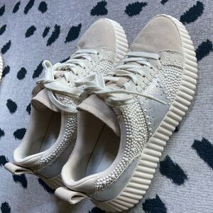 Minimal gentle wear size 7